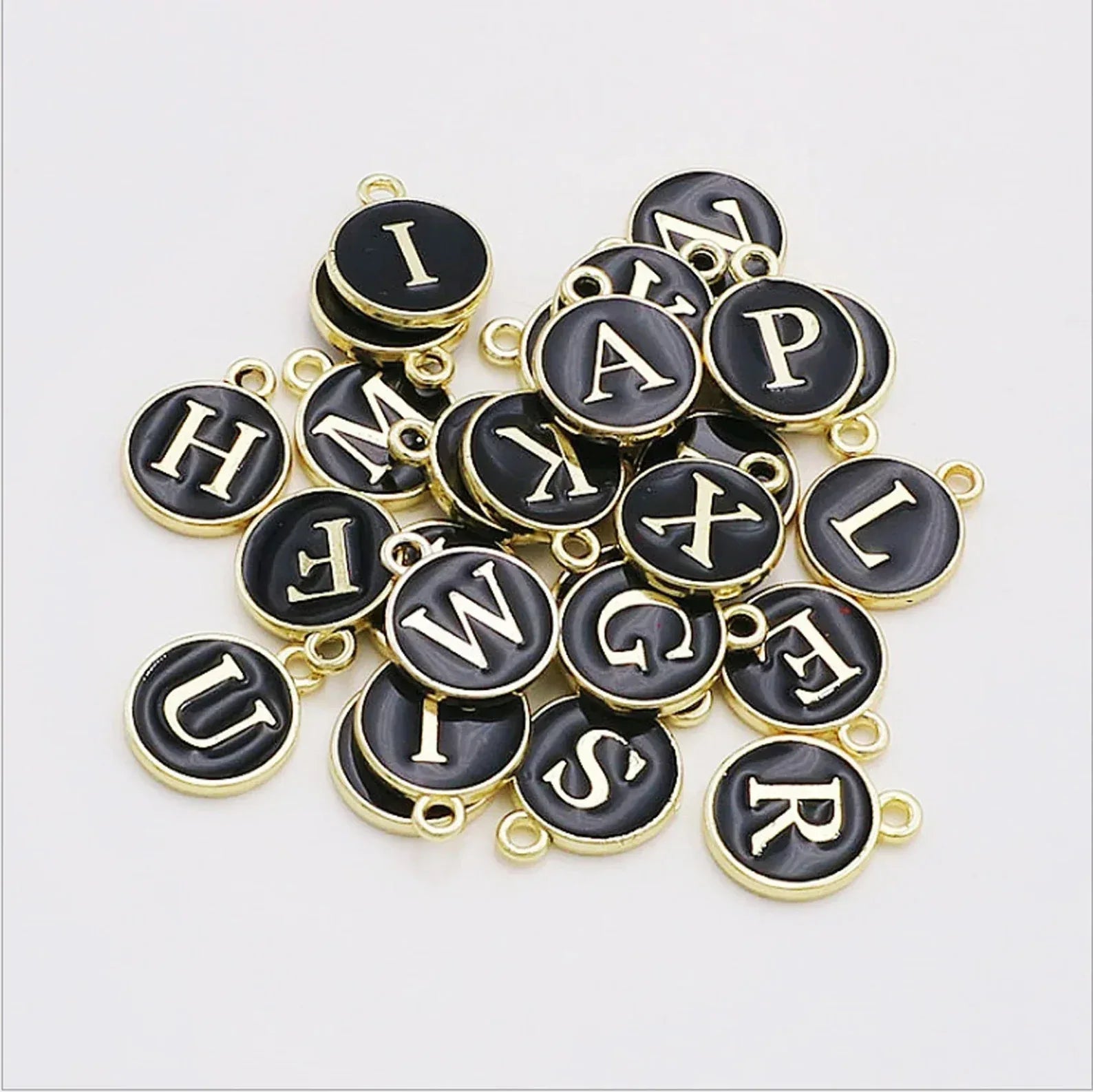 SERIFEN BUCHSTABEN Charm - schwarz gold