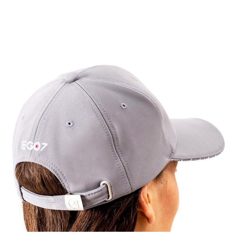 Cap grau