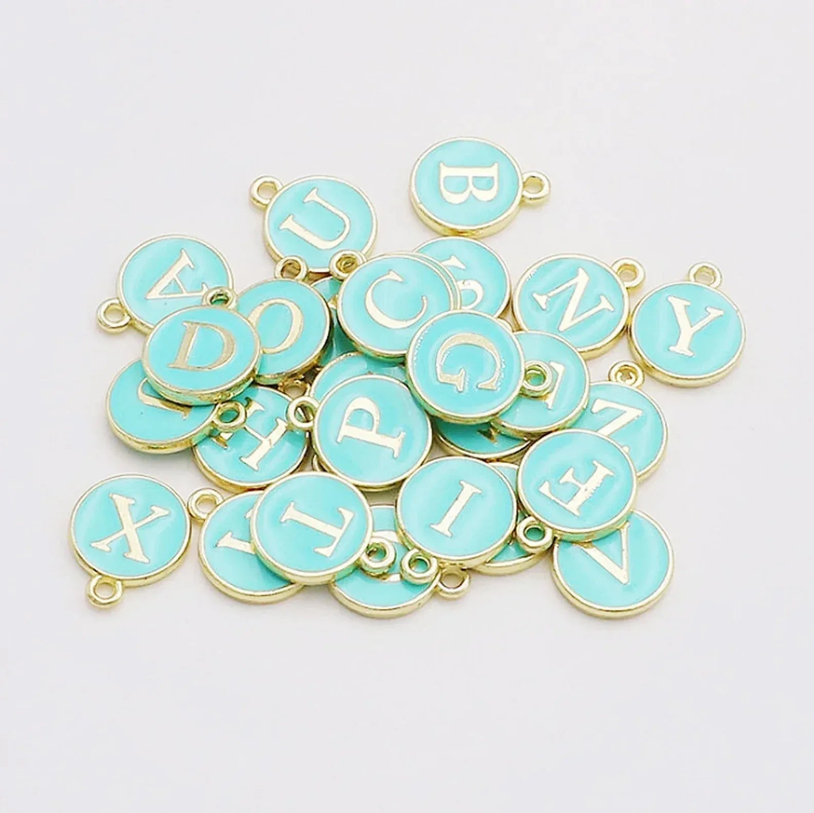 SERIFEN BUCHSTABEN Charm - hellblau gold