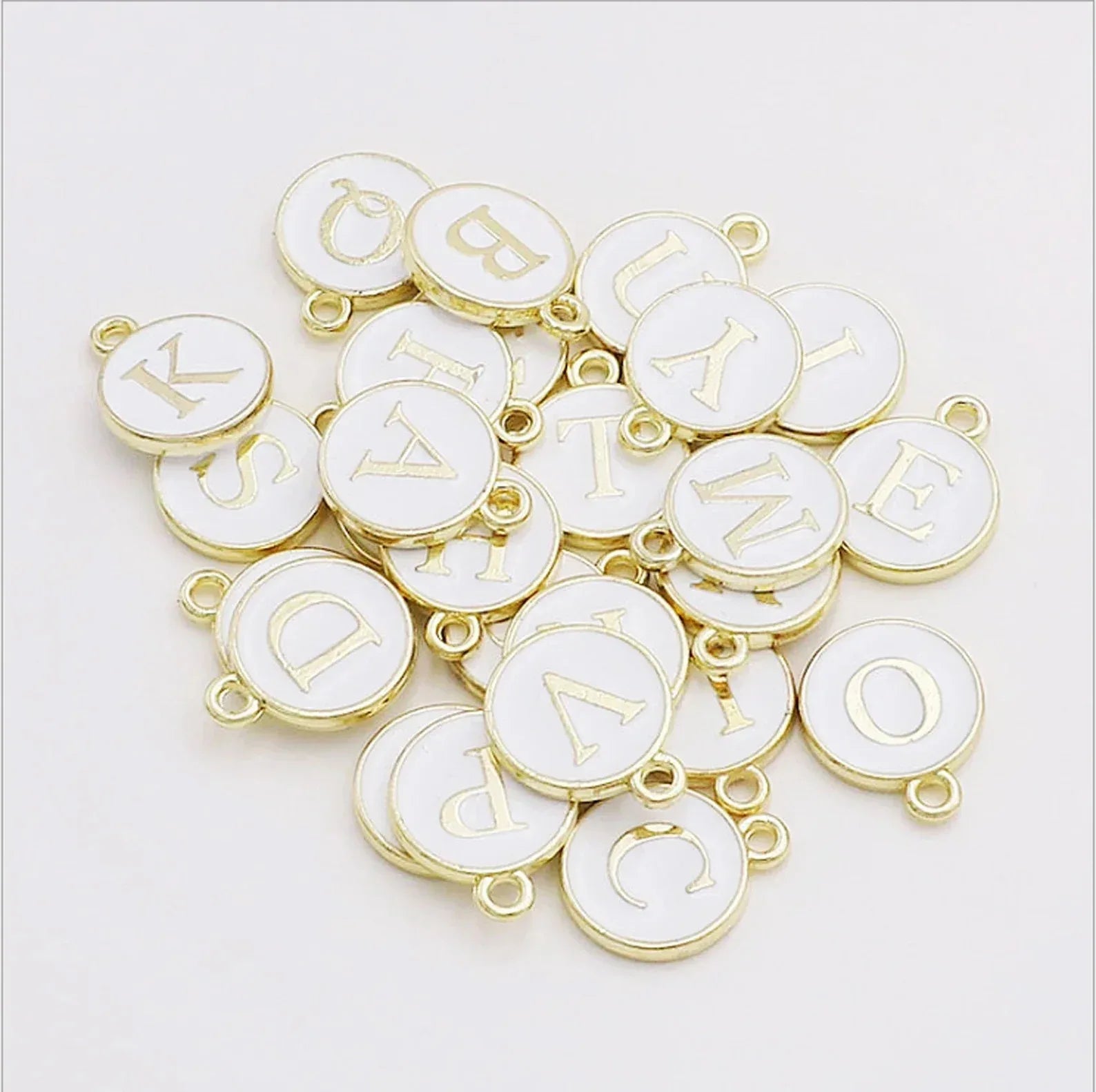 SERIFEN BUCHSTABEN Charm - weiß gold