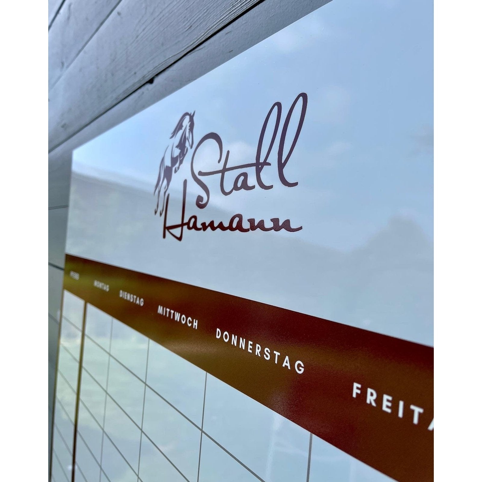 Personalisierte Stalltafel im Wunschdesign
